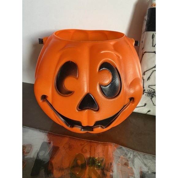 Grand Venture Vintage Pumpkin Pail Vinyl Skeleton Tablecloth Jelly Stickers Lot - Picture 4 of 12